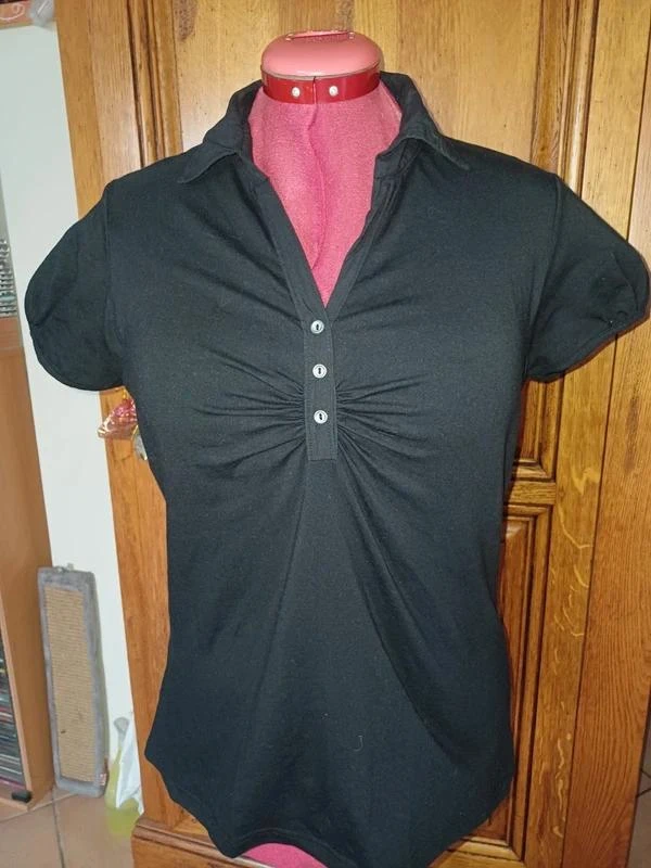 T shirt noir marque Clara Vitti taille 40